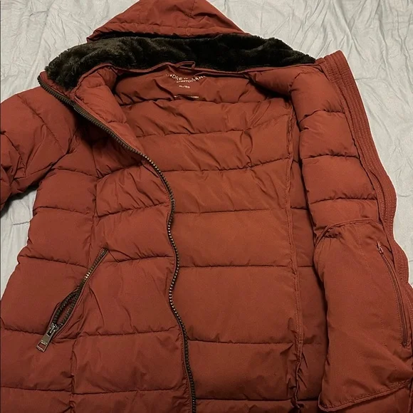 Andrew Marc Women's Deep Burgundy Puffer Jacket - Picture 4 of 7